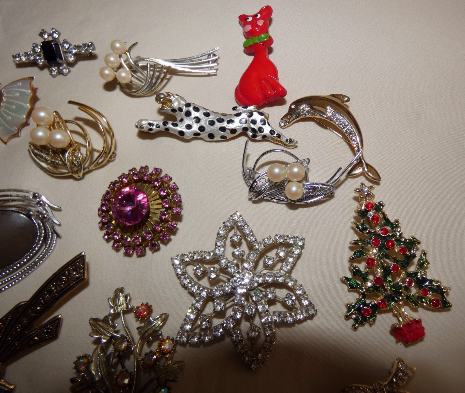 VINTAGE BROOCHES BULK LOT (Qty 19 brooches) MARCASITE AURORA BOREALIS