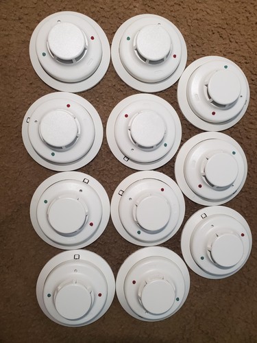 System Sensor Lot of 11 Photoelectronic Fire Detectectors with Base 2W-B