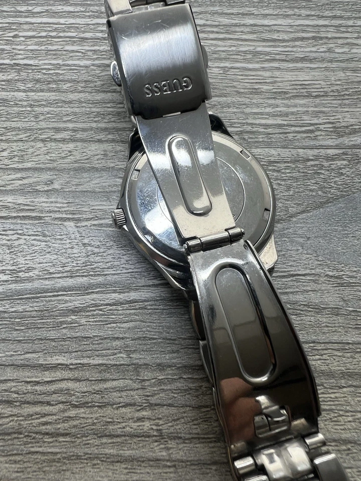 GUESS WATERPRO DIAMOND BEZEL WOMEN'S BLUE DIAL WRIST WATCH - Image 4 of 4