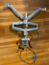 Triple Monitor Desk Mount   IT MI-2753   USB-C / USB 3.0   Fully Functional