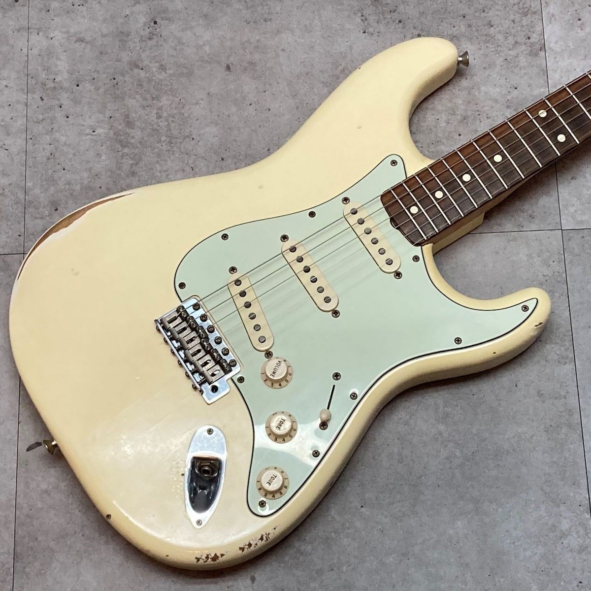 ギター Fender Road Worn '60s Stratocaster Fender Road Worn '60s Stratocaster Vintage White w/Pure