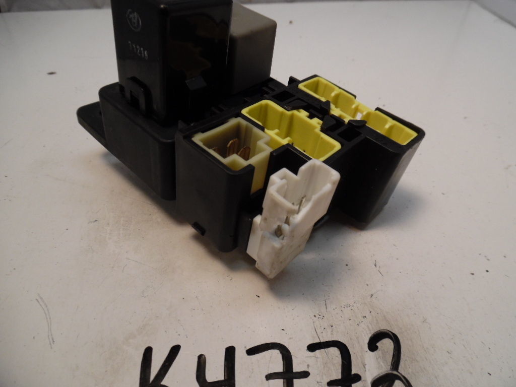 0306 HYUNDAI ELANTRA 911052D211 MAIN WIRING ASSEMBLY RELAY UNIT