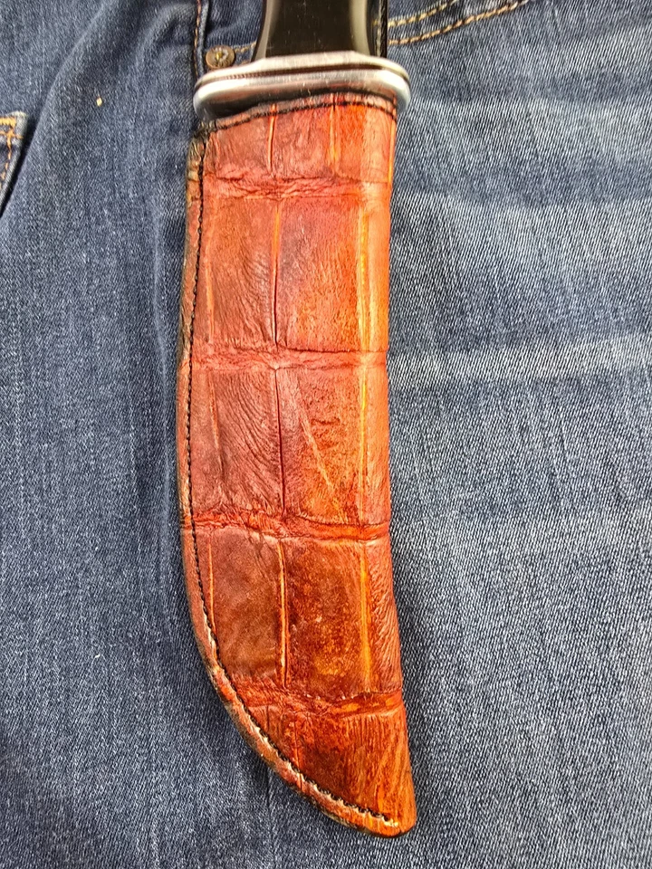 Buck Knives 119 bainha puxar direita com pele de jacaré marrom autêntica personalizada - Imagem 3 de 4
