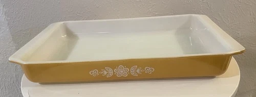 Pyrex BUTTERFLY GOLD Lasagna Pan Baking Dish 13 1/2 X 8 3/4 X 1 3/4 Vintage