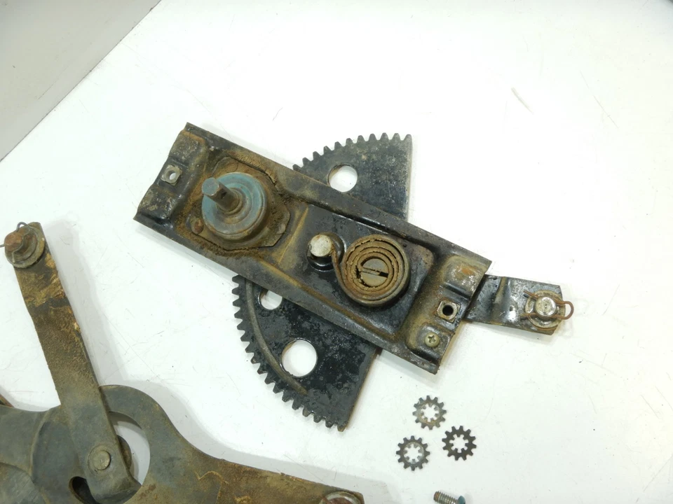 1946-1951 Kaiser Frazer Manhattan regulador ventana delantera derecha Foto 3 de 4