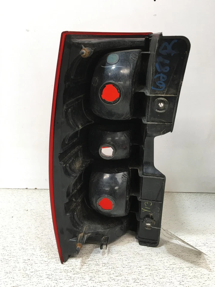 07 08 09 10 11 12 13 14 Chevrolet SUBURBAN 1500 Conjunto de luz trasera derecha Foto 2 de 2