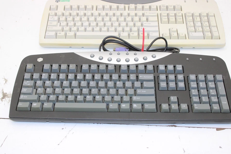 Lot of 2 Gateway Wired PS/2 Keyboards - RT3602 (Black) & SK-9921 (Beige) - Image 2 of 4