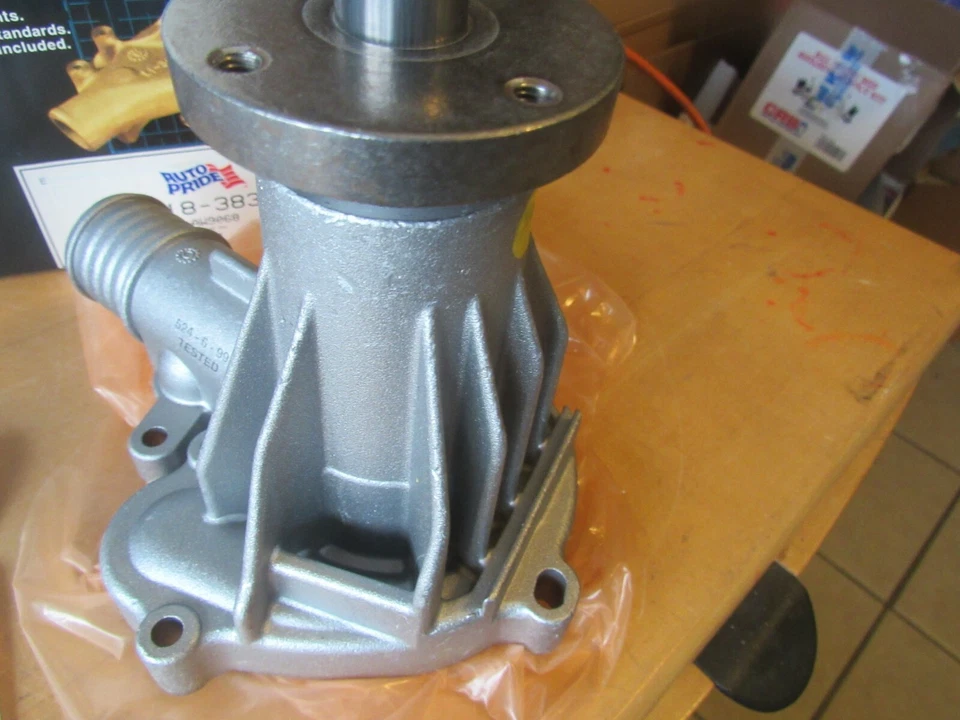 Bomba de agua Volvo Eastern Industries con junta AW9068 Foto 3 de 4