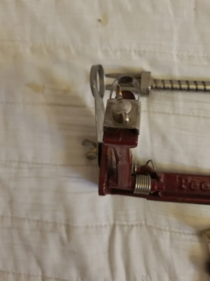 Back to Basics Peel Away - Pelador de patatas de manzana - Mango de madera de hierro fundido Foto 4 de 4