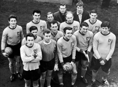 Alvechurch team group Back row left to right Manager John Hemus an- Old Photo