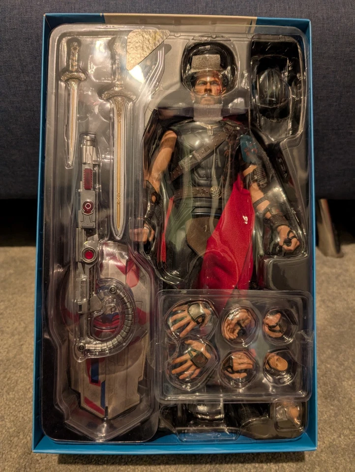 Hot Toys Thor Ragnarok 1/6 MMS445 Gladiator Deluxe Ver. – Complete & Rare - Image 3 of 3
