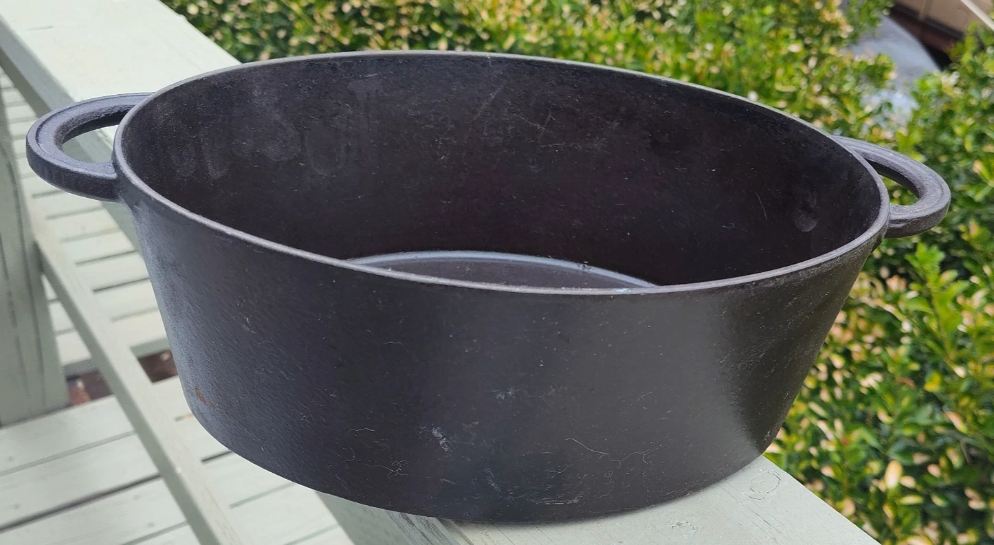 Cast Iron Enamel Dutch Oven Made in France Unbranded 29 4.5 Quart's