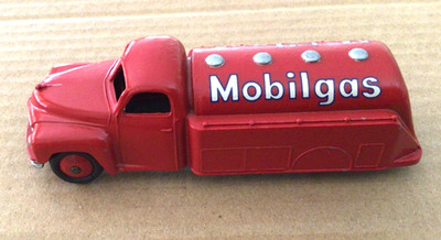 Vintage Dinky Toys 440 Studebaker Mobilgas Fuel Tanker