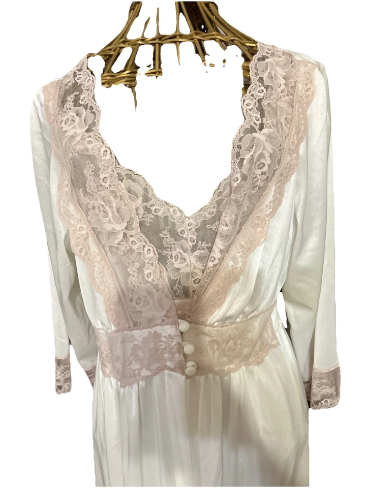 Vintage Gown Robe Set 50s 70s Pink Lace ivory Size S M Freshly Washed Peignoir - Image 4 of 4