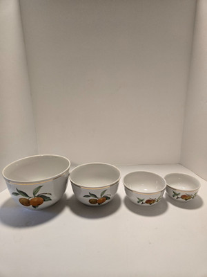Royal Worcester  Evesham Gold Pattern  Graduate Pudding Bowl Set (4-of)