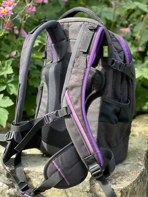 Satch Schulrucksack Rucksack Hibiskus schwarz lila