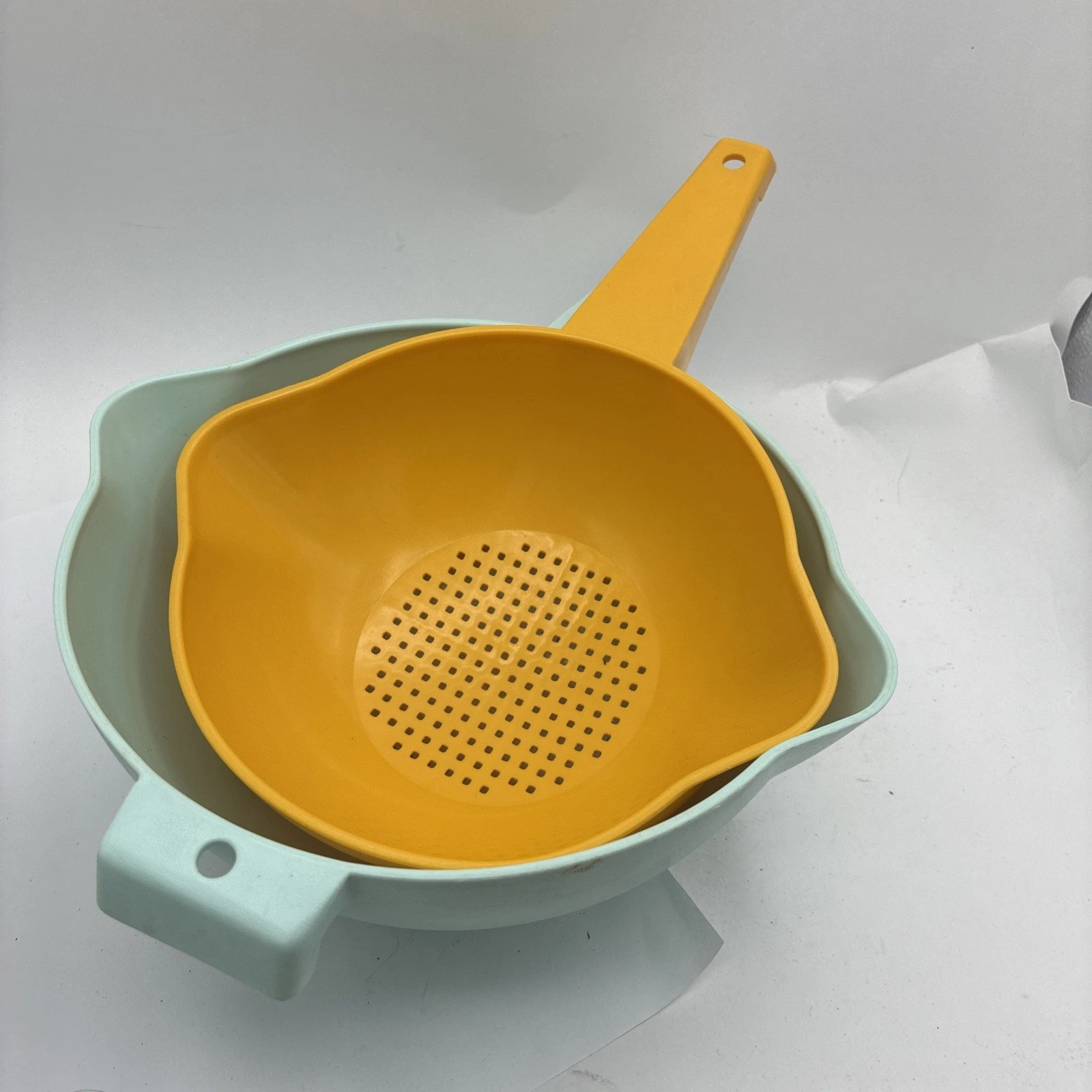 2 Yellow And Blue Tupperware Strainer Colander Vintage 70s 1200-2 & 1523-7 Plast