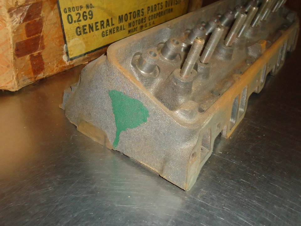 Nuevo NOS GM culata 3837065 1955 1956 Chevrolet Chevy camión 265 V-8 Foto 2 de 4