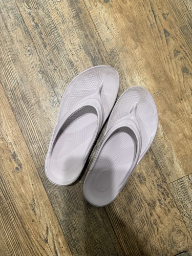 Oofos Light Pink Flip Flops 9