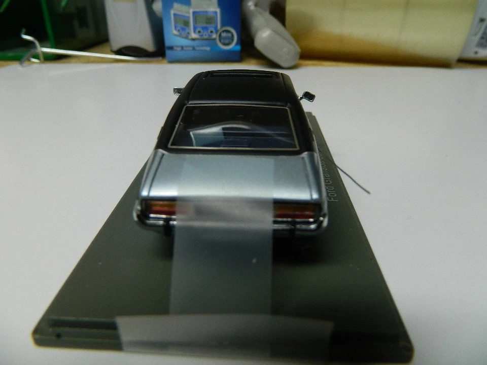 Neo 1:43 # 43131 # Ford Granada Coupe Dach Schwarz sonst met. hellblau - Bild 3 von 4