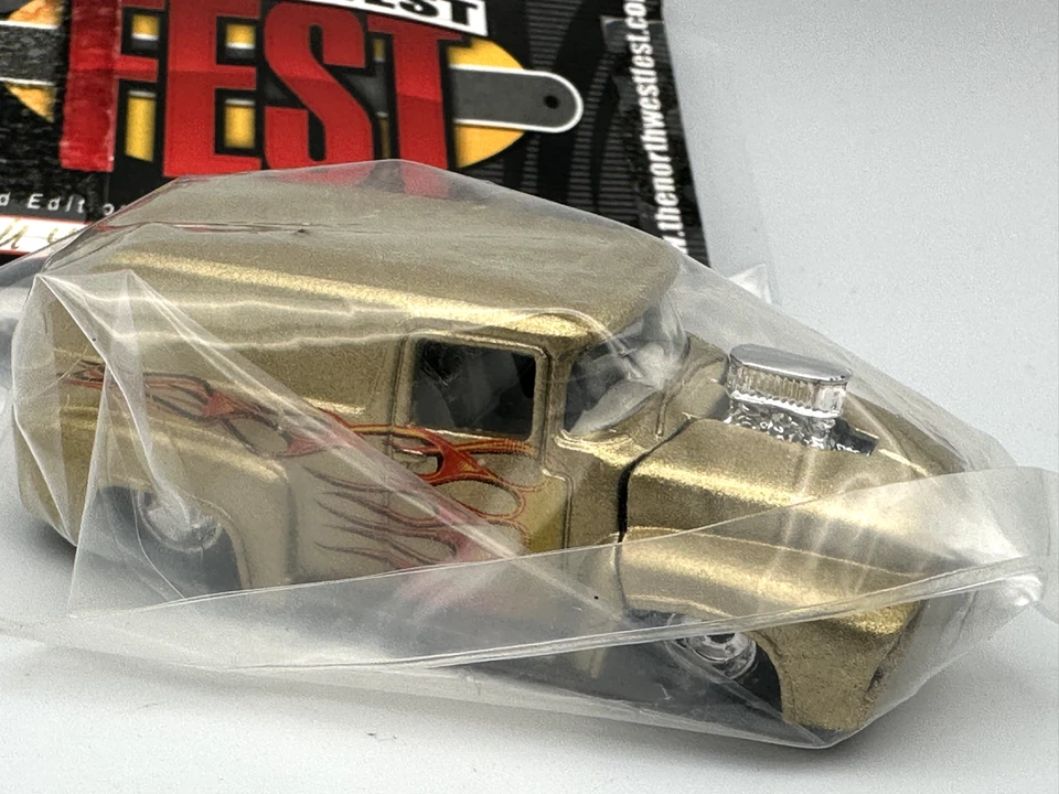 Ford Panel Van Hot Wheels Northwest Fest 1956, dorado, 1:64, nuevo en caja Foto 2 de 4