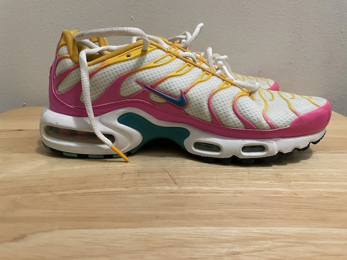 Nike shop plus pink