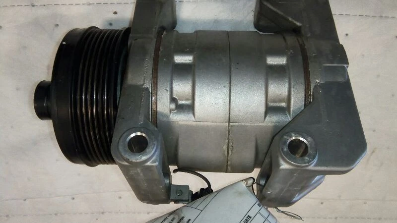 Compresor de aire acondicionado Nissan Titan 2017 5,6 L 5342172 Foto 2 de 4