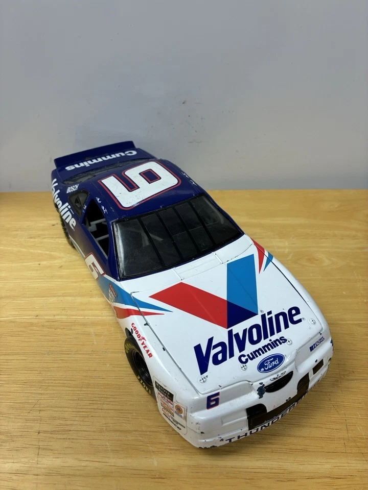 Mark Martin #6 1996 Valvoline Ford Thunderbird  1/18 Scale RCCA Car Pre-Owned - Image 3 of 4