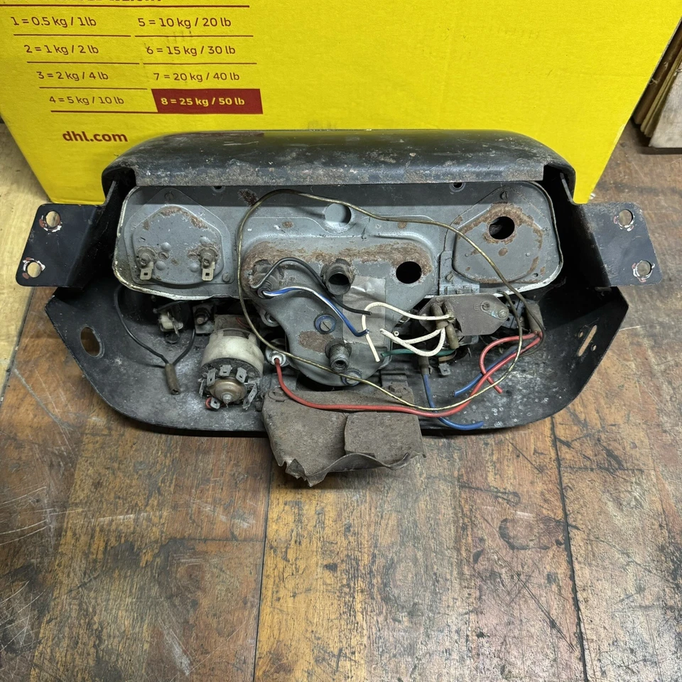 Tablero de instrumentos de gamuza Hillman Imp Singer Foto 2 de 4