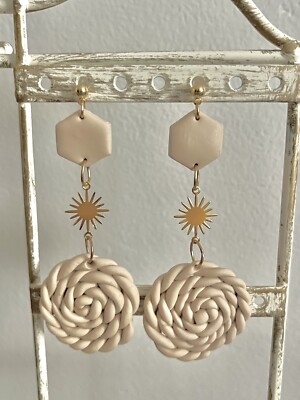 Handgefertigte Polymer Clay Ohrringe | Farbe: Beige | Hypoallergen | Gold | Knoten