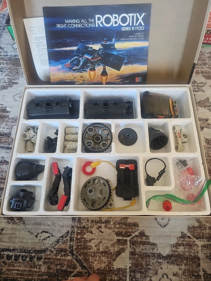 Toy ROBOTIX Series R-1100 Motorized Modular Building System - Image 4 of 4