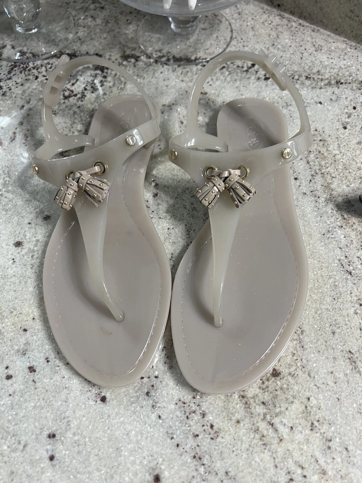 TOD’S Sandali piatti Tod's marrone chiaro gomma nappa fiocco perizoma misura 37 oro nudo