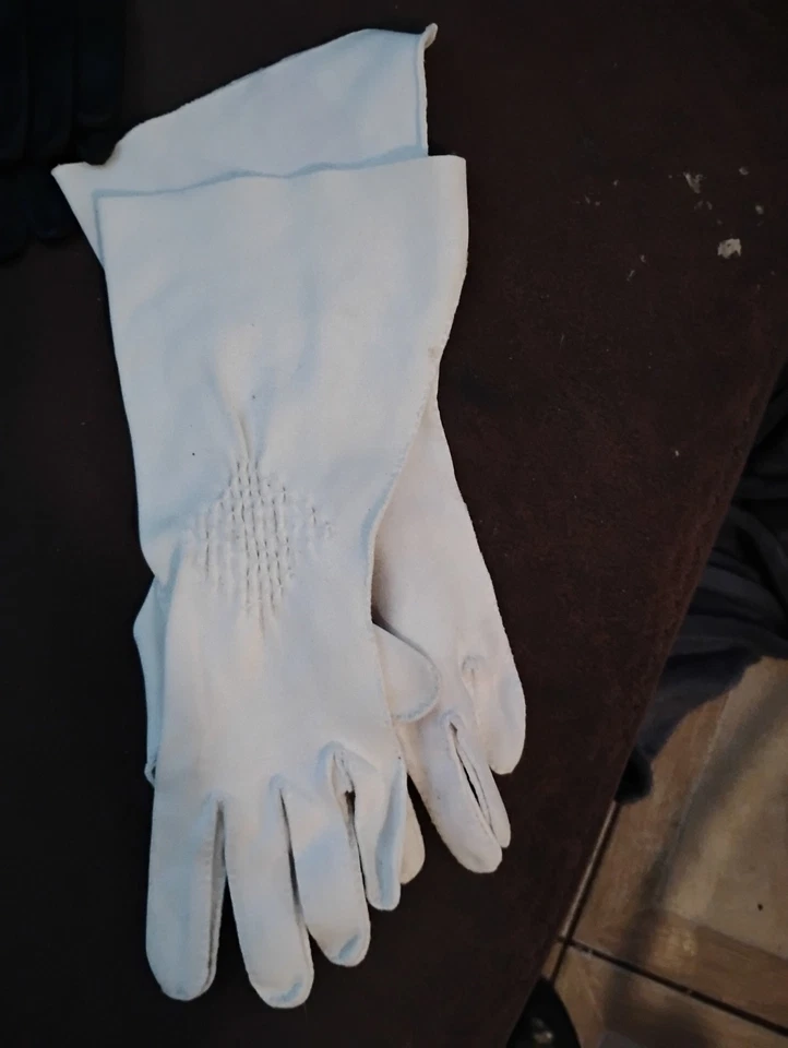 Lote de cuatro guantes de noche formales de cuero suave para niños talla 7 a 7,5 en excelente estado Foto 3 de 4