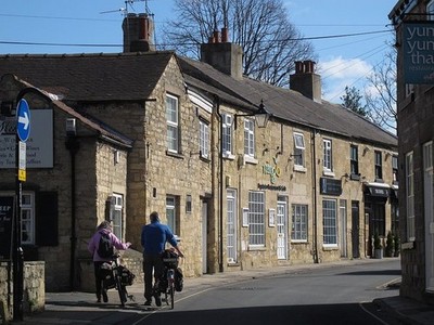 Foto 6x4 Bank Street, Wetherby Eine kurze Straße verbindet Westgate und North S c2016