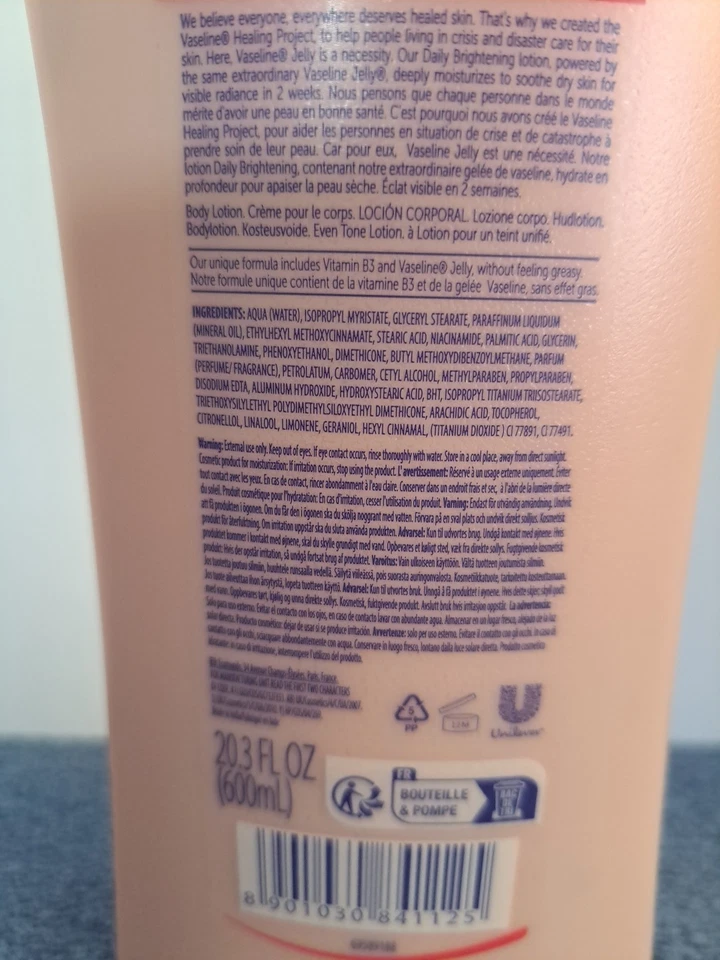 Vaselina Saludable Brillante Diario Iluminador Loción Tono Uniforme, 600 ml Foto 2 de 3