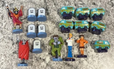 Lot Of 17  Scooby Doo Chess Replacement Pieces Velma Fred Gypsy Dracula