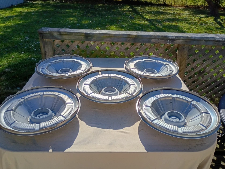 Vintage Ford Bronco / F100 hubcaps (set of 5) - Image 2 of 4