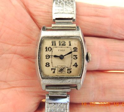 Vica Uhr. HANDAUFZUG. / LÄUFT NICHT REPARATURBEDÜRFTIG VON 1920/ 1930