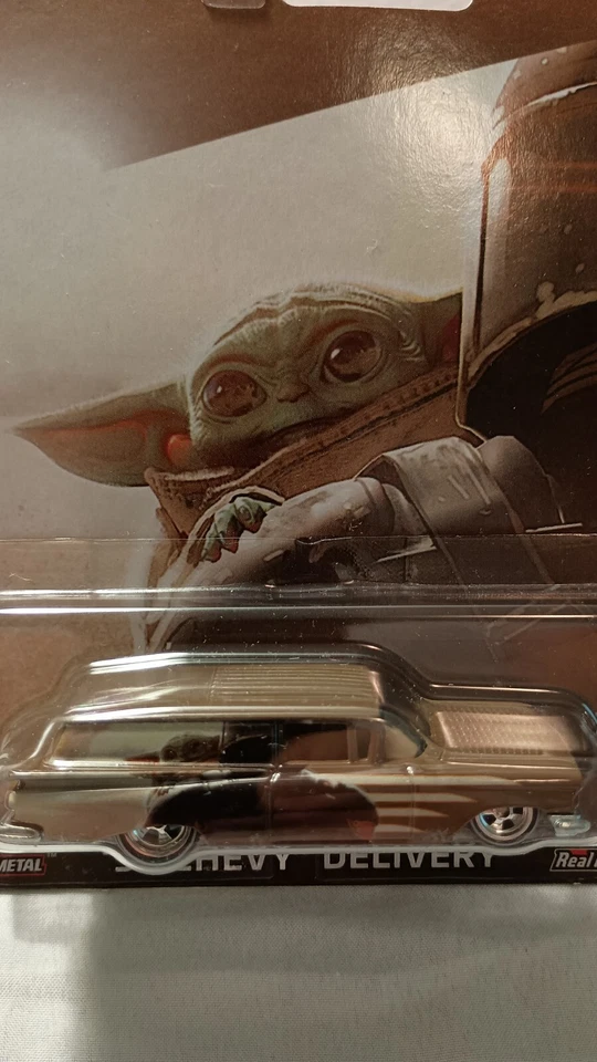 Hot Wheels Premium - Star Wars the Mandalorian 4/5 '64 GMC Panel 59 Chevy Delive Foto 2 de 4