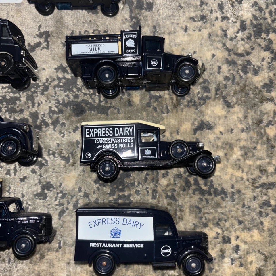 Lledo Express Dairy X8 Foto 2 de 4