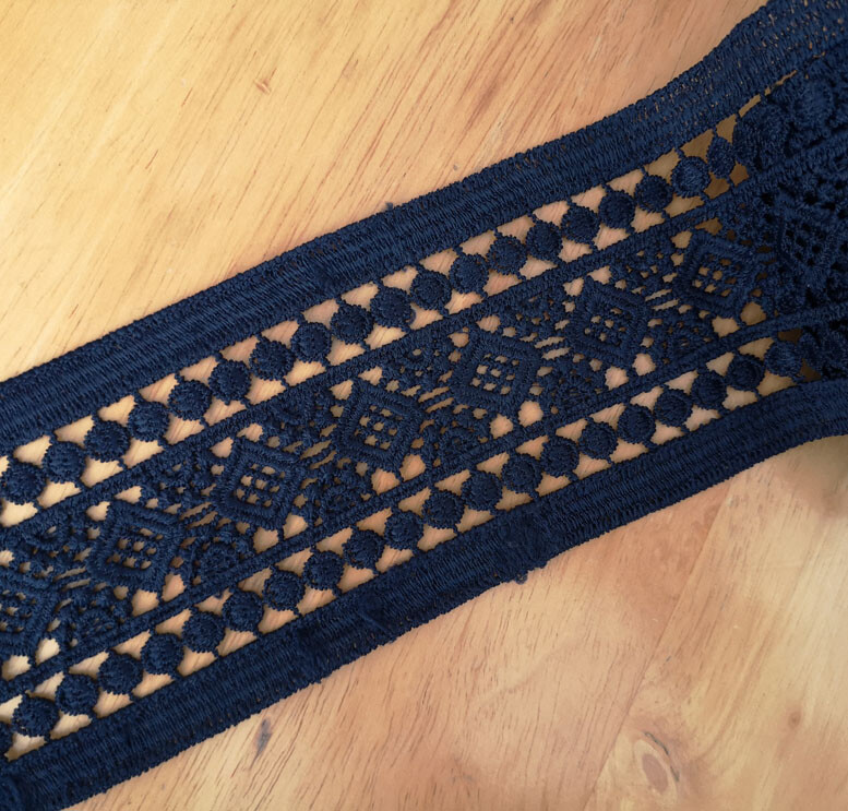 【新品】定価49,500円　レリアン　レース刺繍切替プルオーバー 紺　13＋ 5 - 10 Yards 2