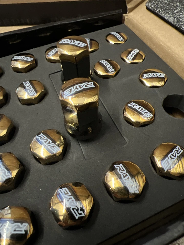 Juego de tuercas 12x1,5 oro negro  Foto 2 de 4