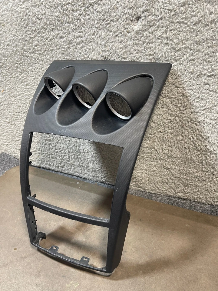 2003 - 2005 年日产 350z 仪表板 Cubby 装饰边框仪表板收音机中心 * * 破损 * * — 第 3/4 张图片