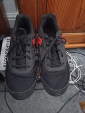 Puma Aril, Unisex Adults' Low-Top Sneakers Black/Red Only Worn A Few Times 
