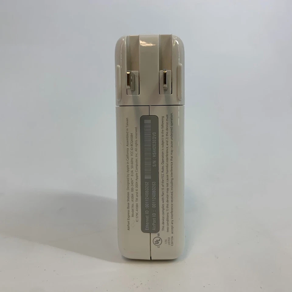 Apple AirPort Express Base Station 802.11g Wireless Router Model A1084 - Image 3 of 4