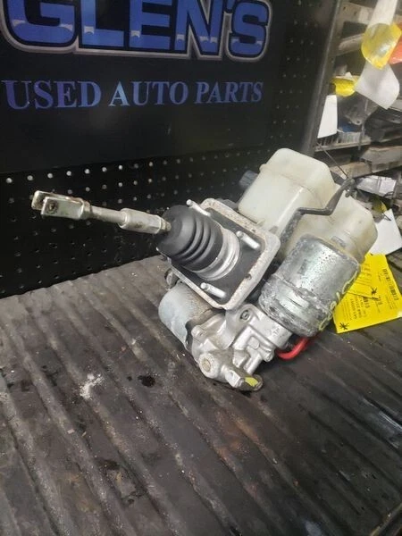 Conjunto de bomba de refuerzo de freno antibloqueo Toyota 4Runner 2010-2019 OEM Foto 4 de 4