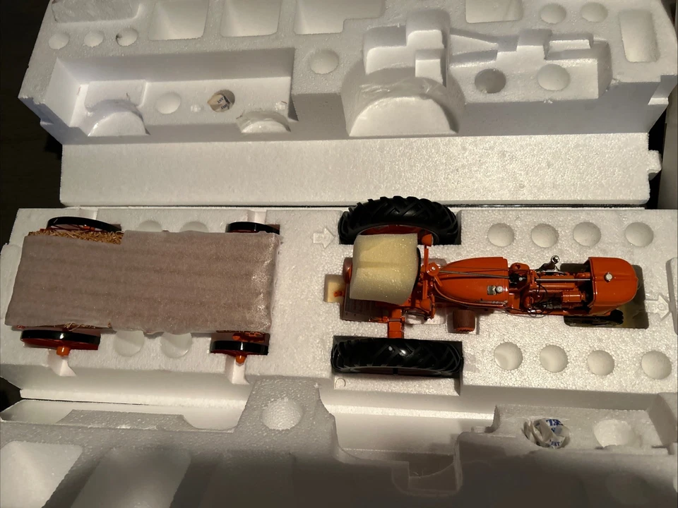 Franklin Mint Halloween Tractor Harvest Set Farmall H Complete Set - Image 3 of 4