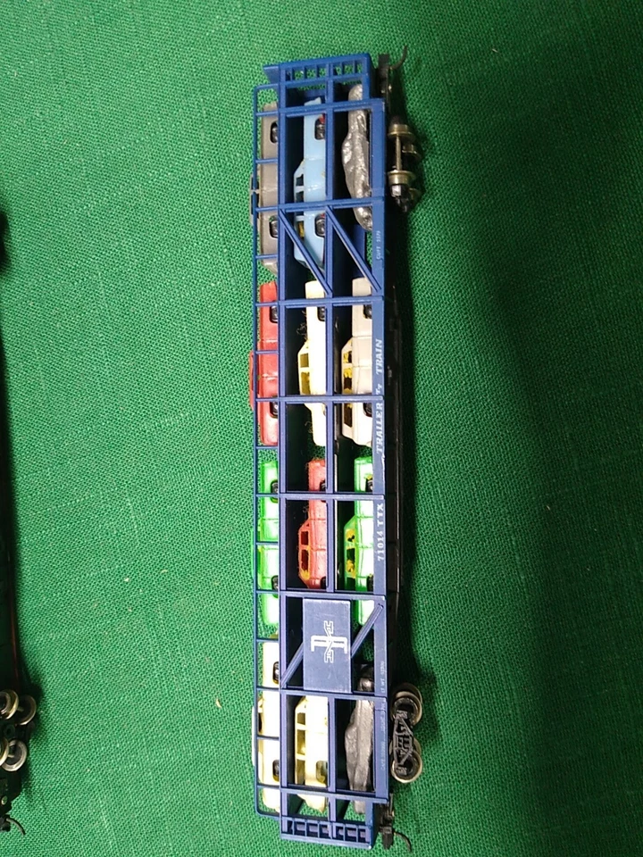 N Scale Trix 2 Auto Carrier With 12 Cars - Image 3 of 4