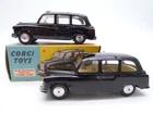 VINTAGE CORGI TOYS 418 AUSTIN FX4 TAXI PAIR / ONE ORIGINAL BOX 1960