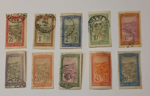 33 timbres de MADAGASCAR et DEPENDANCES RF - Foto 3 di 4